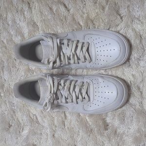 ⭕SOLD⭕Men's Nike Air Force 1 07 Low Top White Sneakers 11.5